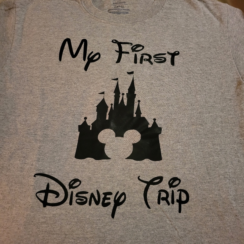 Youth Medium Disney Tshirt